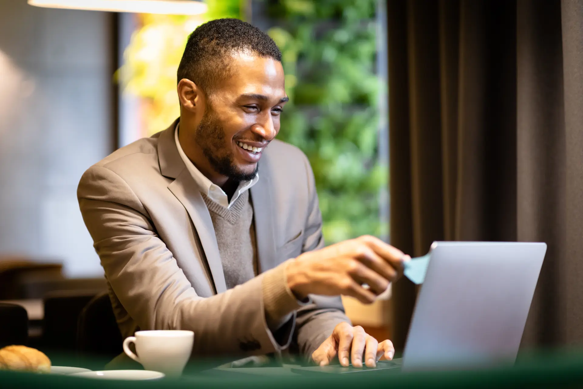 Afro manager using personal computer at cafe 2025 03 18 15 57 34 utc.webp